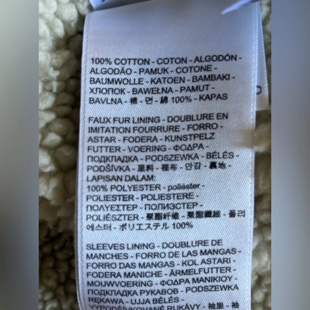 Levi's Light Blue Denim Jacket with Sherpa Lining - Picture 10 of 12